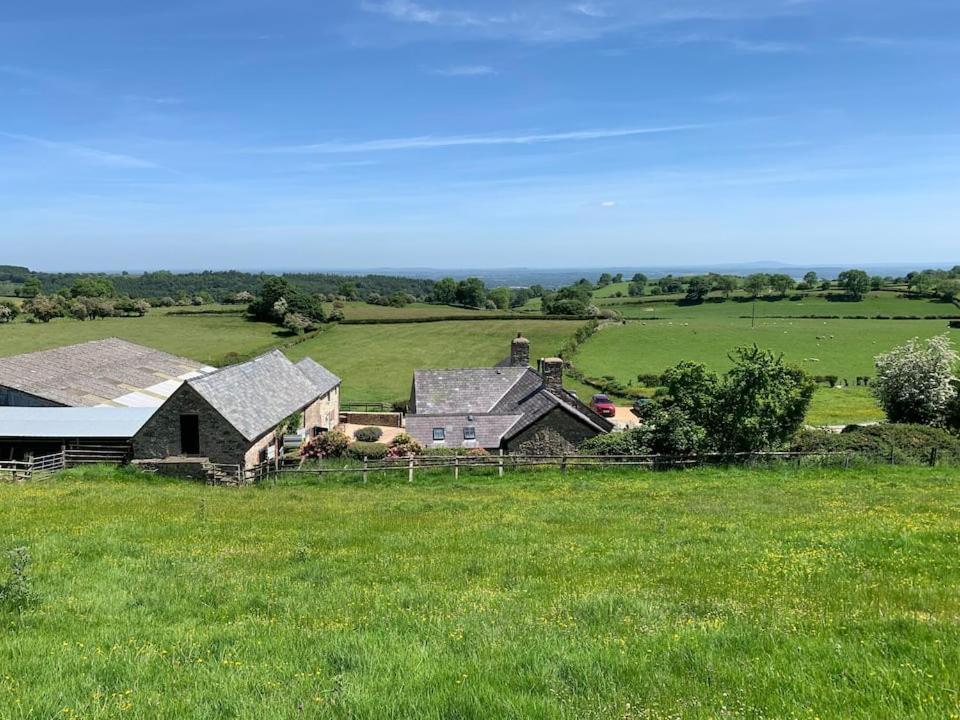 The Stables At Pentregaer Ucha, Tennis Court & Lake Villa Oswestry Exterior photo