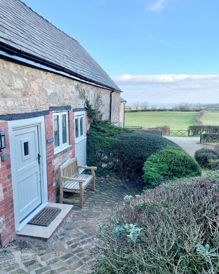 The Stables At Pentregaer Ucha, Tennis Court & Lake Villa Oswestry Exterior photo