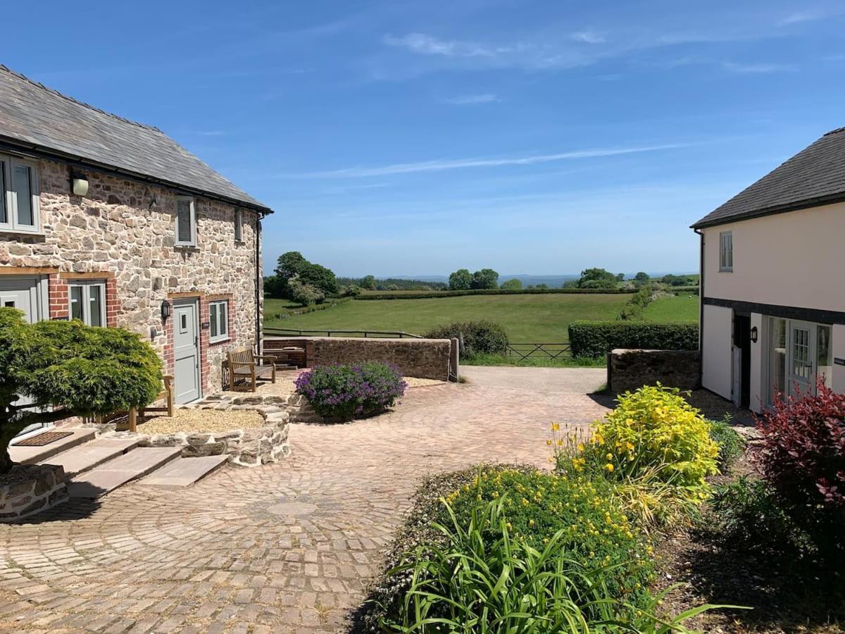 The Stables At Pentregaer Ucha, Tennis Court & Lake Villa Oswestry Exterior photo