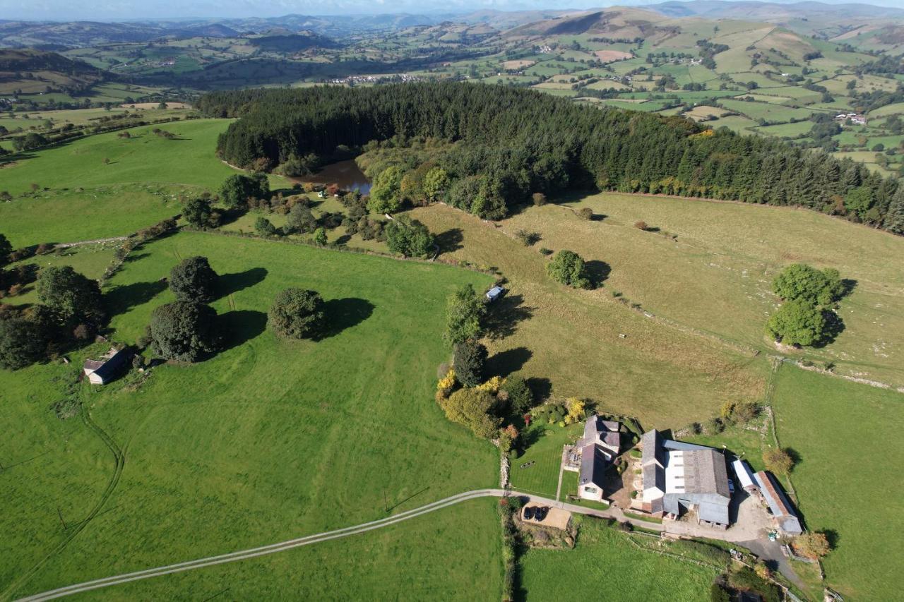 The Stables At Pentregaer Ucha, Tennis Court & Lake Villa Oswestry Exterior photo