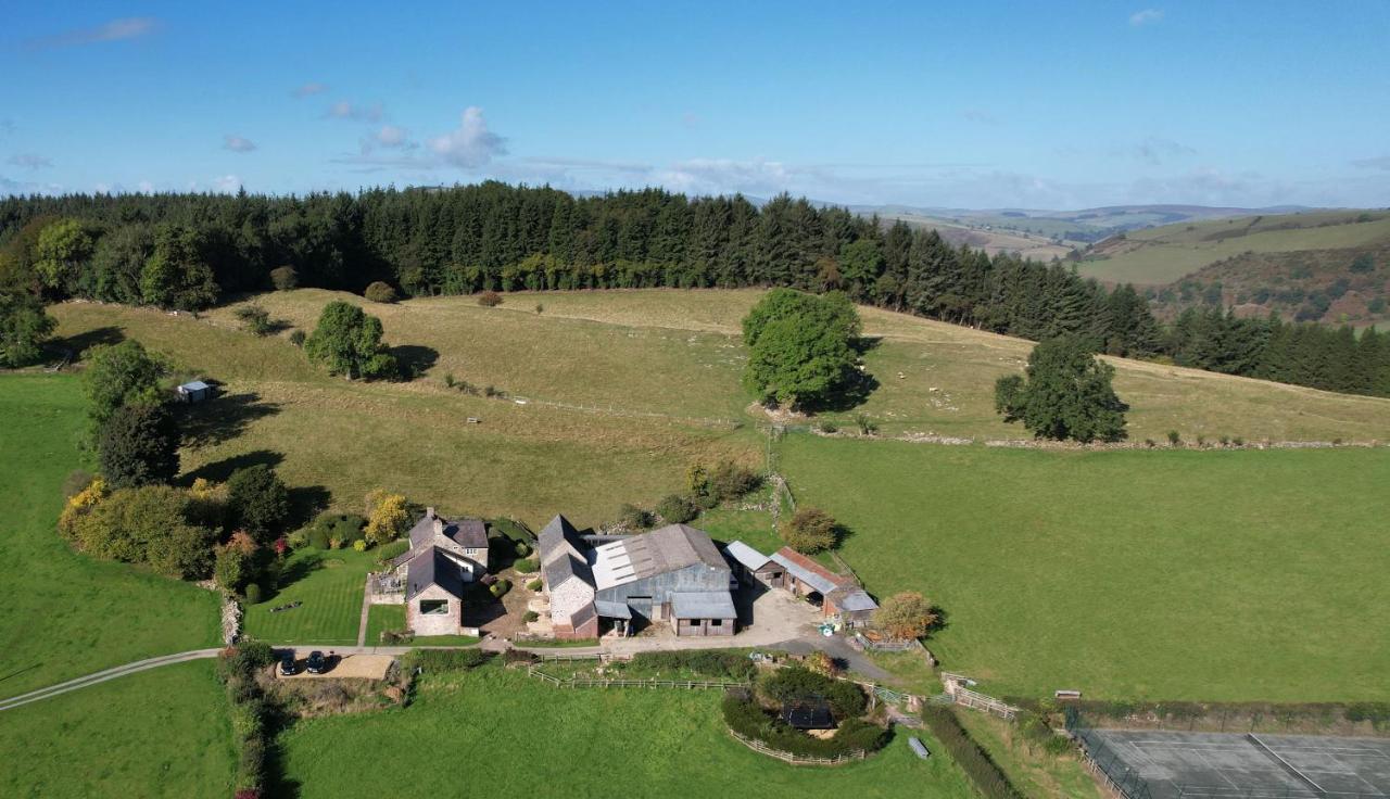 The Stables At Pentregaer Ucha, Tennis Court & Lake Villa Oswestry Exterior photo